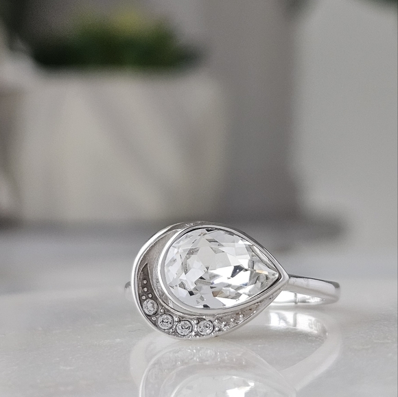 Official Swarovski Crystal Ring, size 7, 925 Sterling Silver - Picture 5 of 8